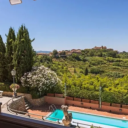Sleeps 14 Pool Wifi * Lari
