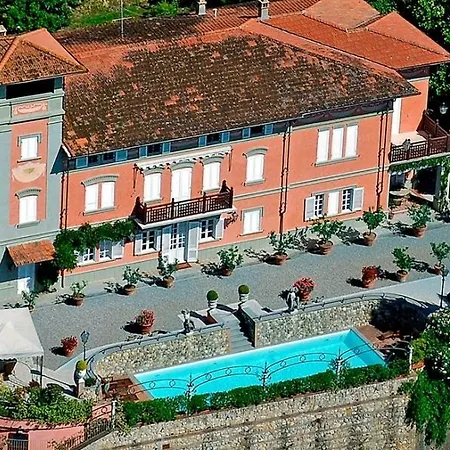 Sleeps 14 Pool Wifi Lari
