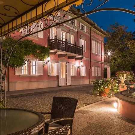 Sleeps 14 Pool Wifi Lari